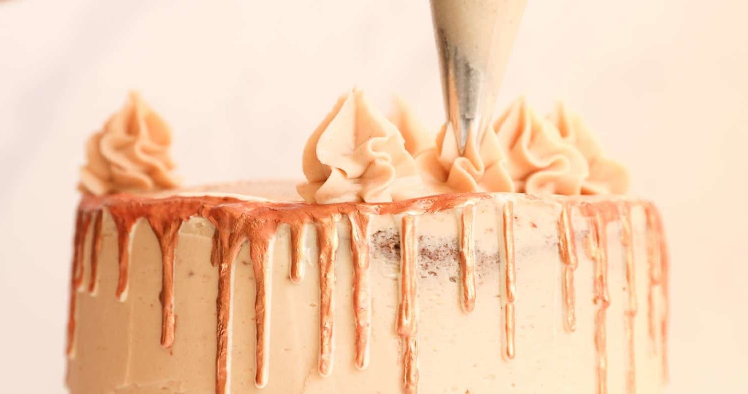 Kinder Bueno torta - ötletek a díszítéshez